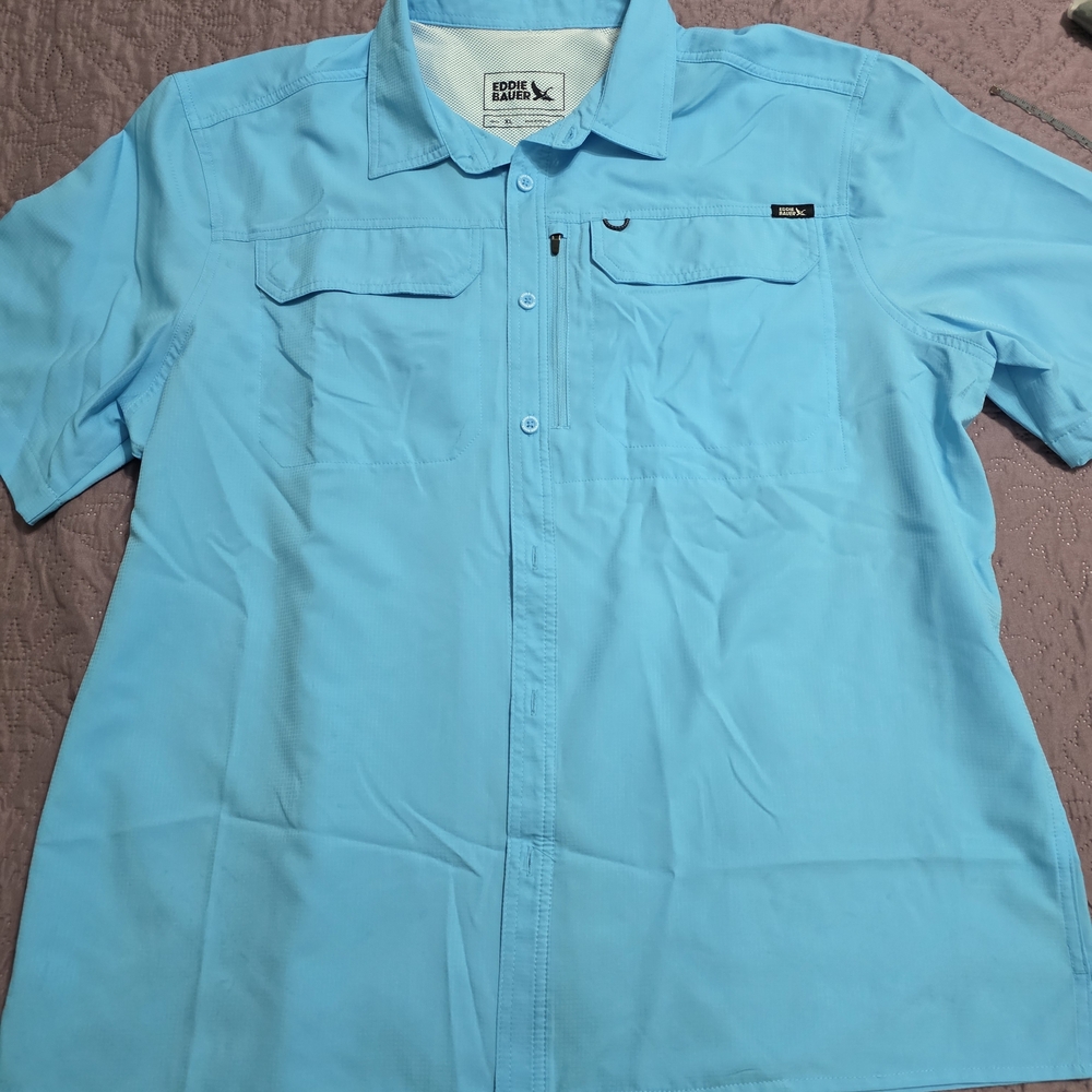 Eddie Bauer Men's Short-Sleeve Button-Down Shirt in Aqua